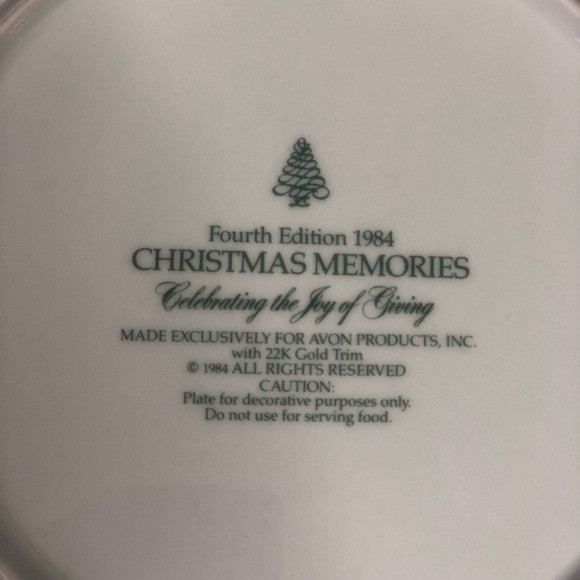1984 Avon Christmas Memories Series Plate "Celebrating the Joy of Giving" - Picture 5 of 5